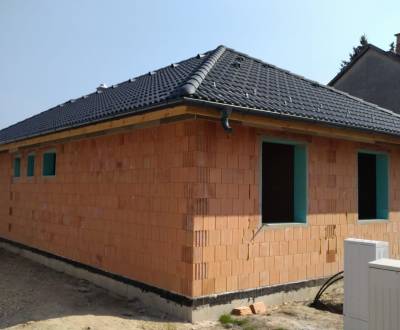 Rodinný dom v maďarskej obci Rajka vo výstavbe až do štandardu