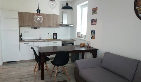 VERMIETUNG - 2 Zimmer Wohnung im Neubau mit einem Parkplatz - Nitra