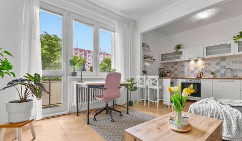 BA/RUŽINOV – Renovierte 2-Zimmer-Wohnung mit Balkon in toller Lage 