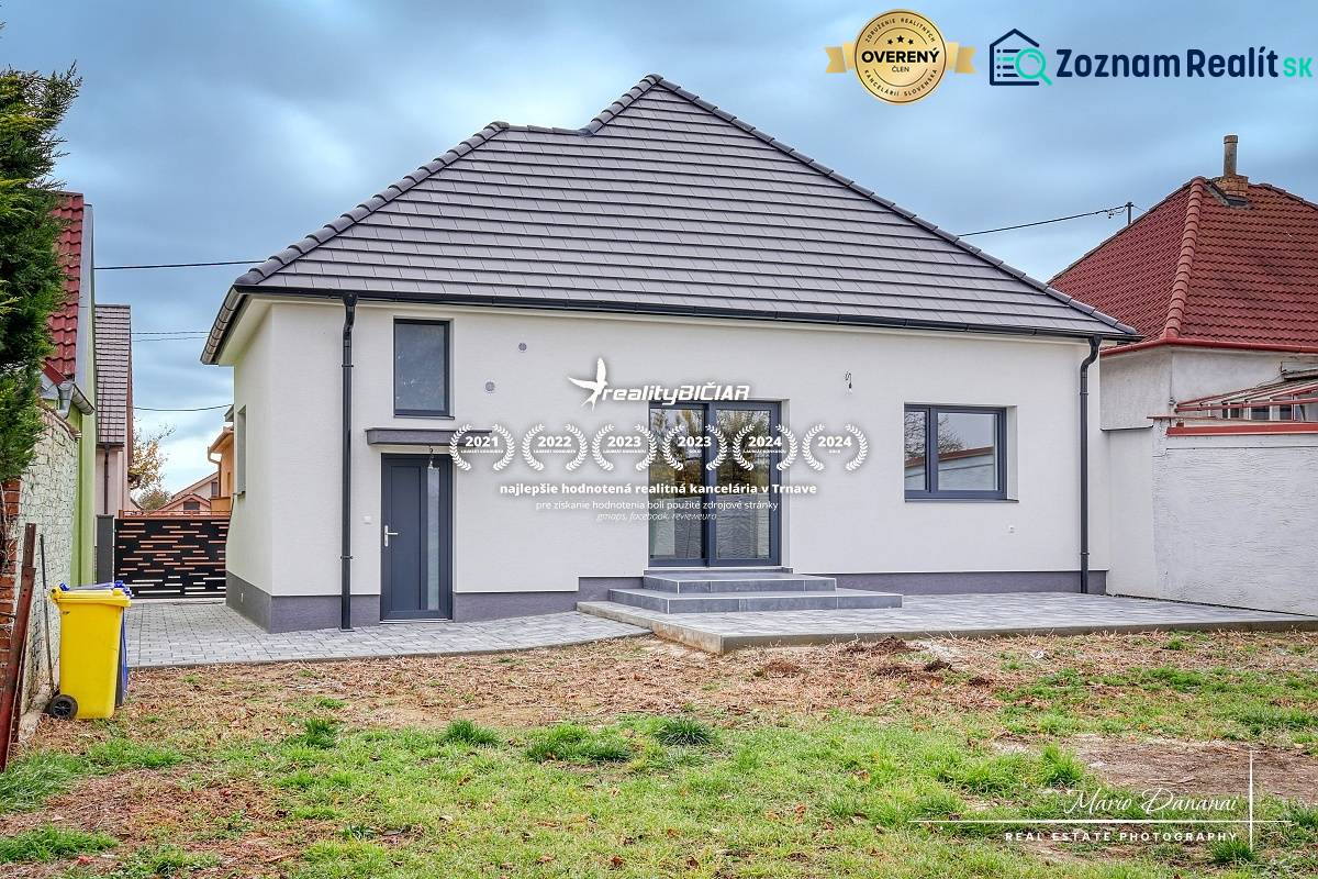 Ein Einfamilienhaus in der Orechová-Straße in Jaslovské Bohunice mit einem Rasenhof und befestigten Gehwegen.