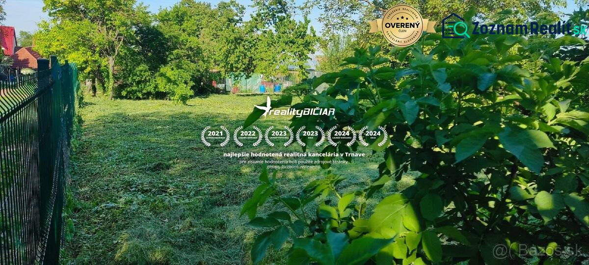 Grundstücke zum Wohnen in Dolné Dubové, Straße Dolné Dubové. Bewässerter, eingezäunter Garten mit Bäumen.