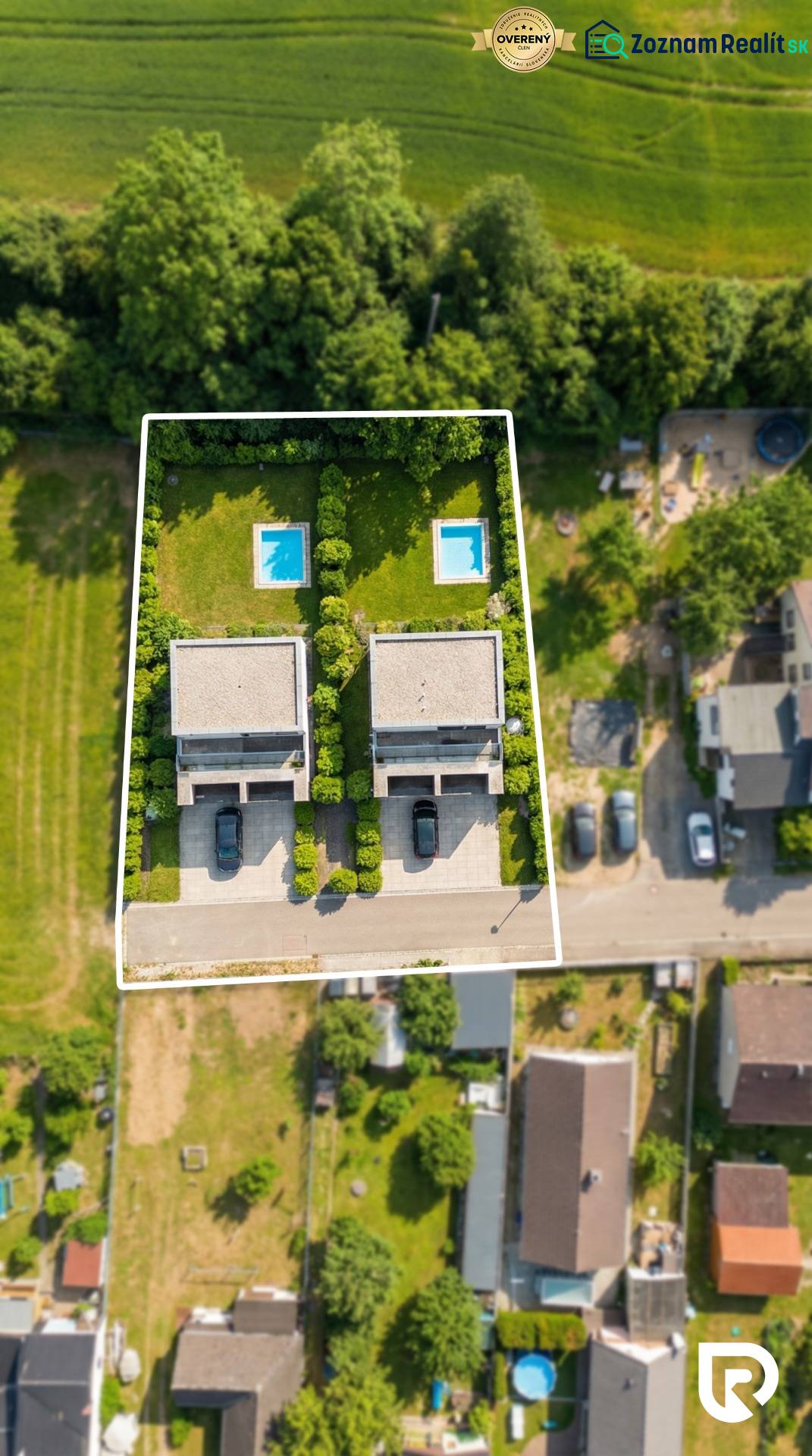 Jablonica: Zwei Häuser mit Pool, umgeben von Grün, geeignet für Grundstücke - Wohnen.