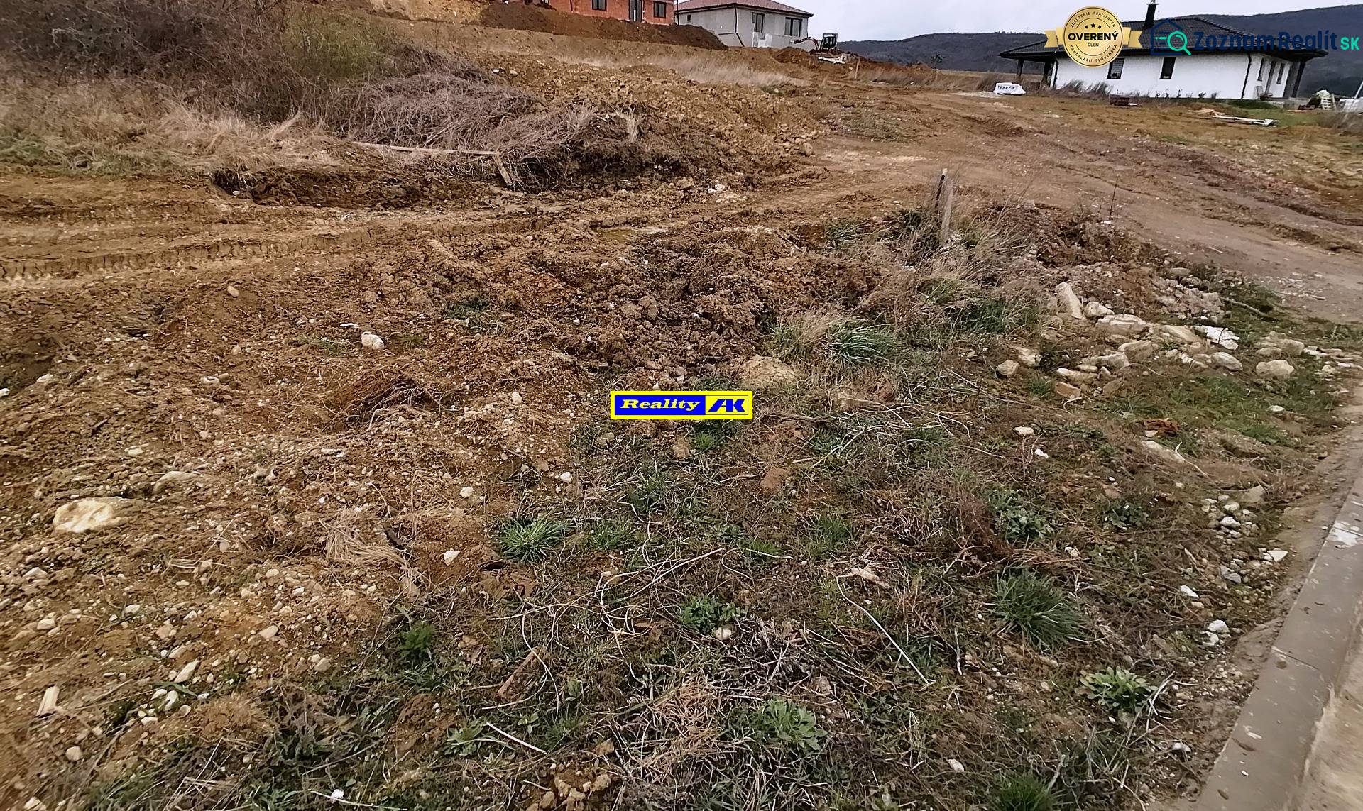 Unbewertetes Baugrundstück in der Lubina-Straße, Nové Mesto nad Váhom, geeignet für den Bau.