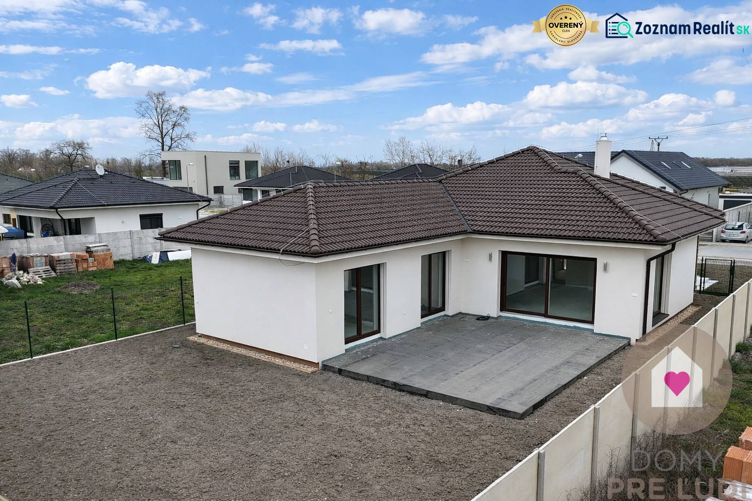 Ospravedlňujem sa, ale text, ktorý ste poskytli, je ťažko zrozumiteľný, a preto ho nemôžem presne preložiť do nemčiny. Mohli by ste, prosím, poskytnúť jasnejší text alebo kontext? Rád vám pomôžem s prekladom.