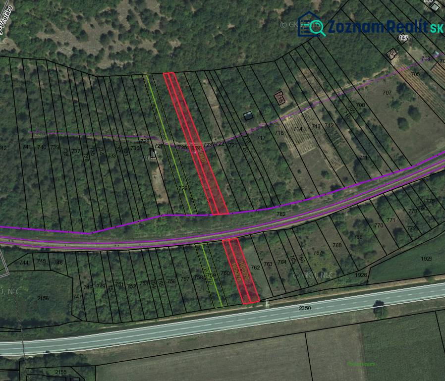 Luftbildkarte der Grundstücke in den Gärten von Dvorníky-Včeláre mit Parzellennummern und Straßeninfrastruktur.
