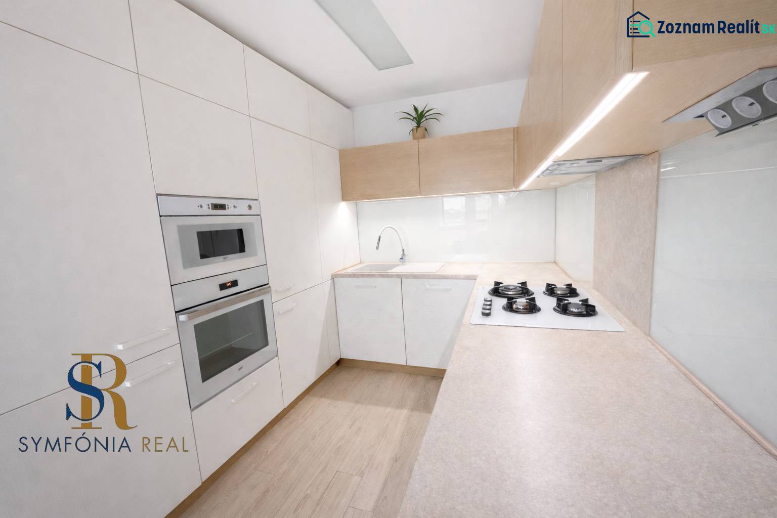 Svetlá a moderná kuchyňa s L-tvarom.png