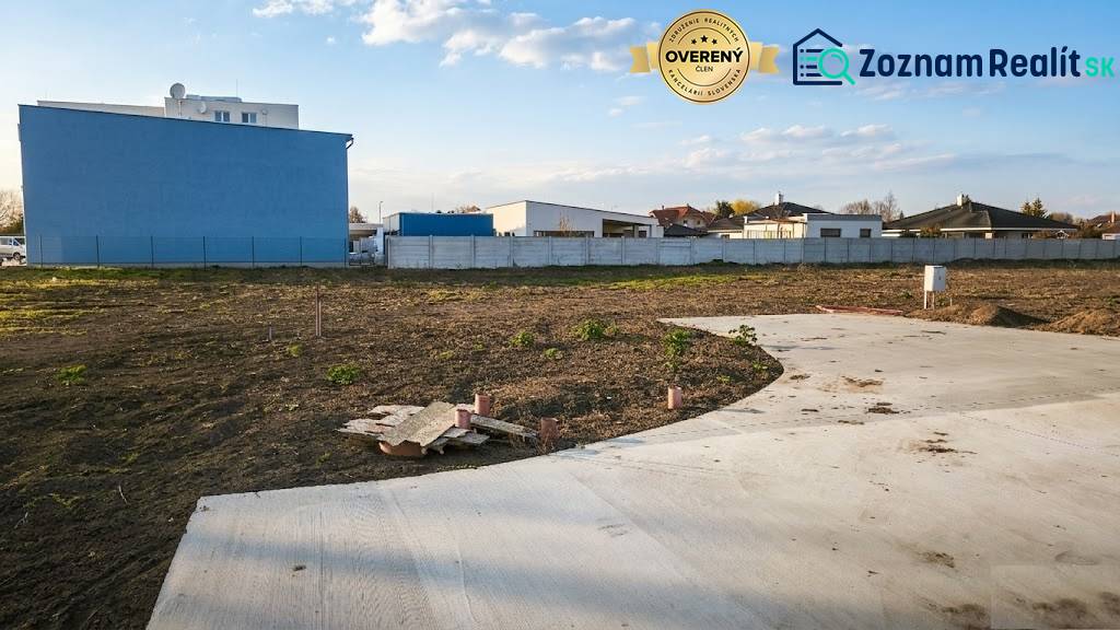 Außenbereich in Kráľová nad Váhom mit Gewerbegrundstücken, die zur Bebauung bereit sind.