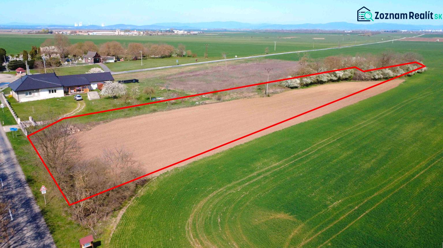 Luftaufnahme von Ackerland und Umgebung der Gärten in Ondrejovce.