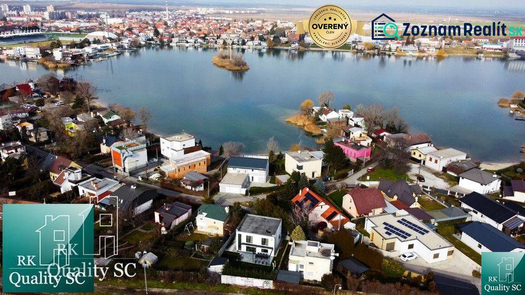 Luftaufnahme von Einfamilienhäusern bei den Sonnenseen Süd in Senec.