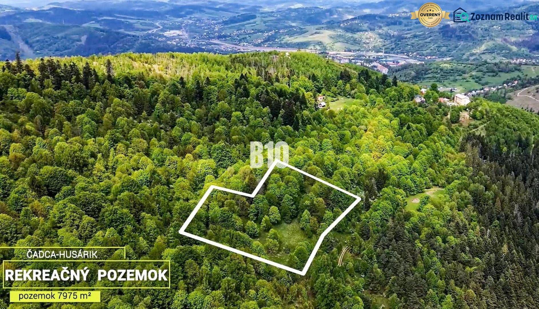 Freizeitgrundstücke in Čadca, umgeben von waldreicher Landschaft mit Blick auf die umliegende Natur.