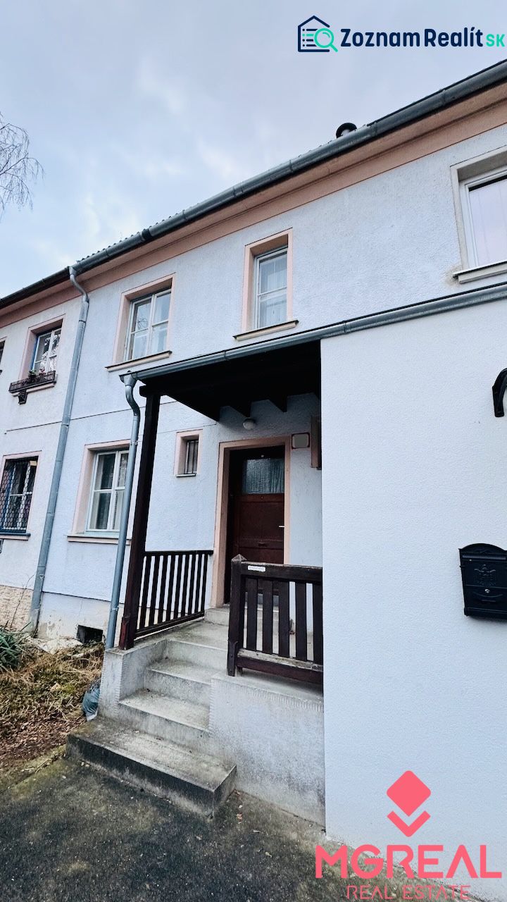 Eingang in die 3-Zimmer-Wohnung in der Rudolfa Jašíka Straße in Partizánske.