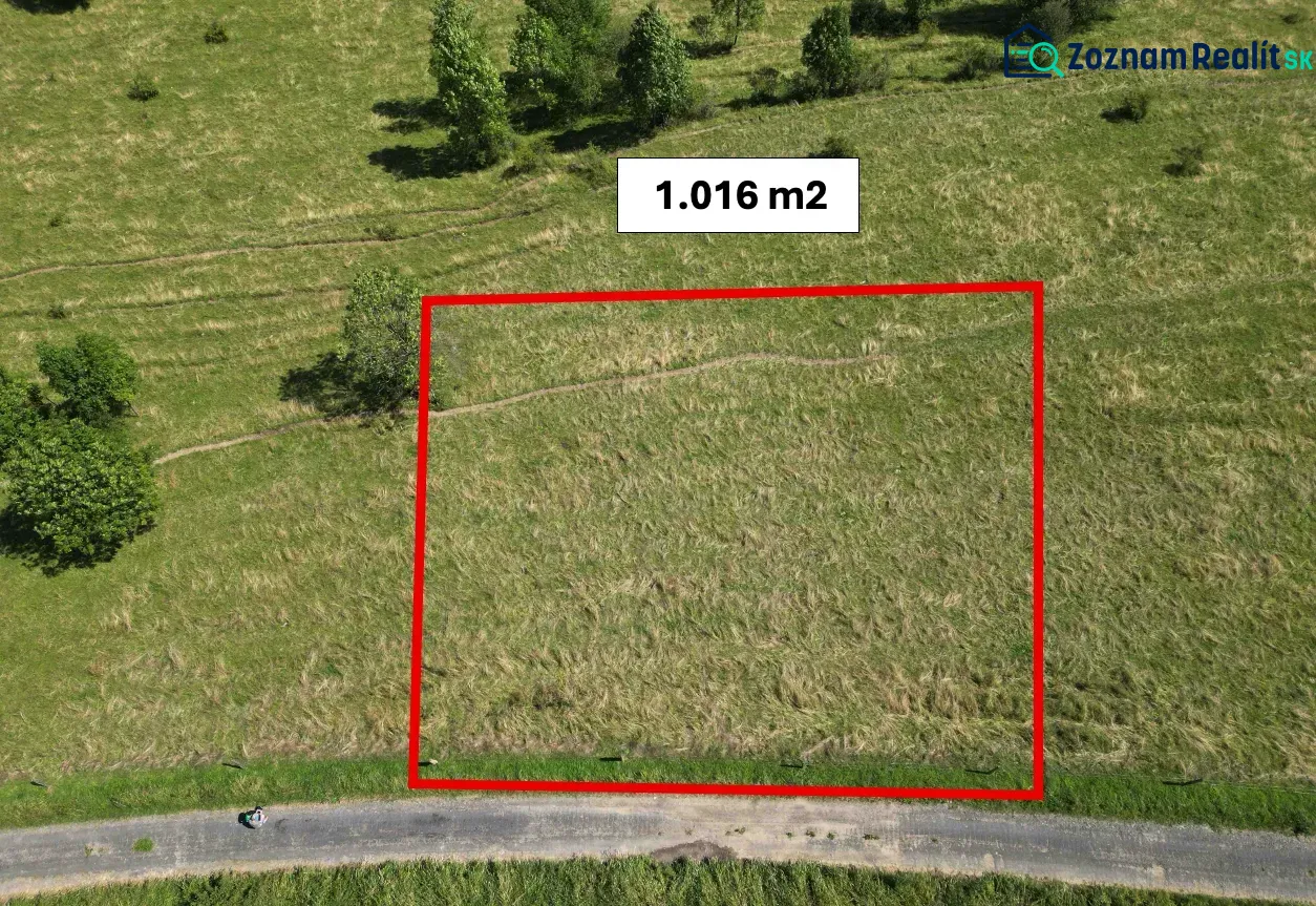 Grundstück 1.016 m² mit Gras und Bäumen, Stará Ľubovňa, Besondere Immobilien.