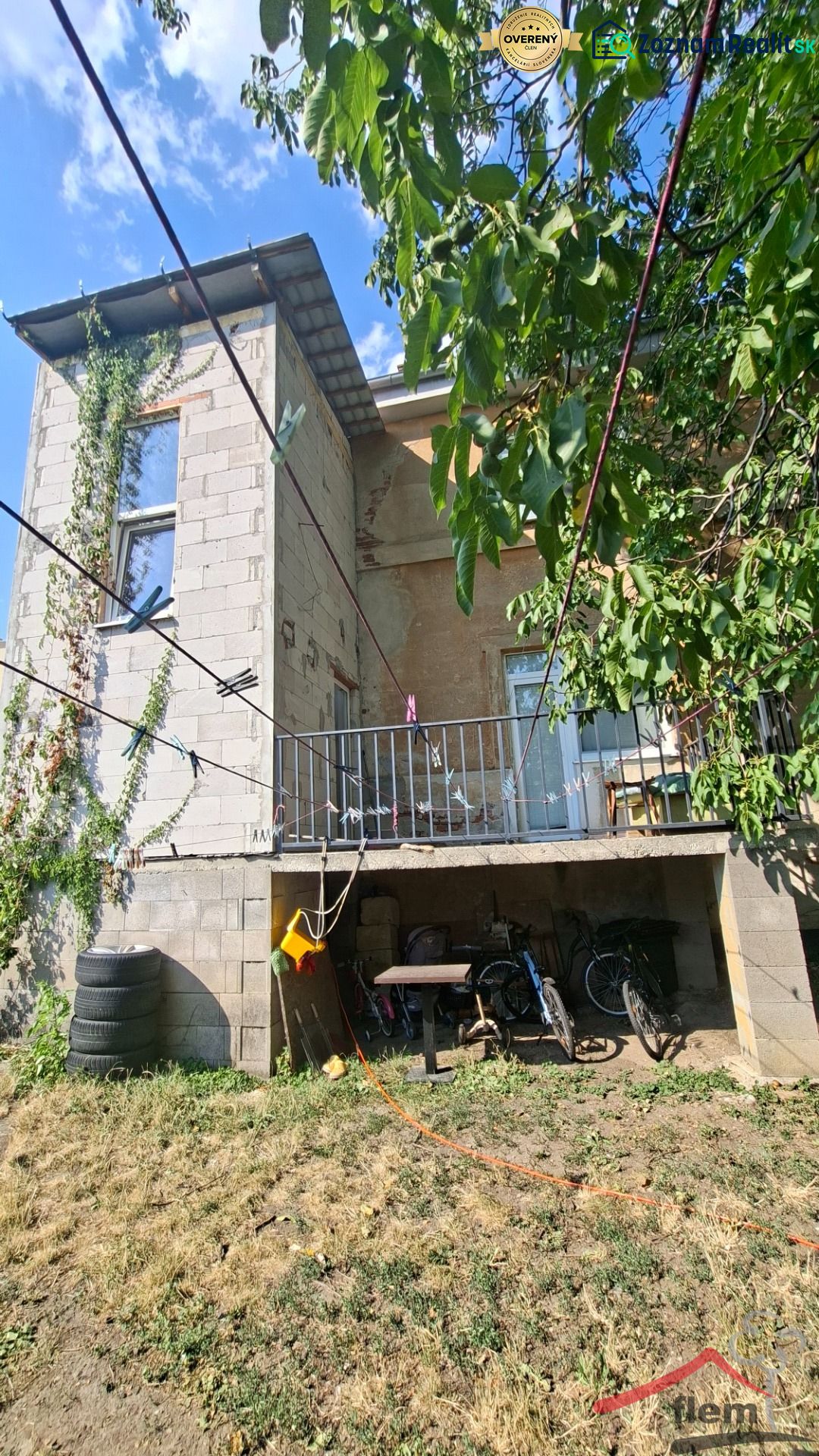 Einfamilienhaus in der Levická-Straße in Vráble mit Veranda und Garten.
