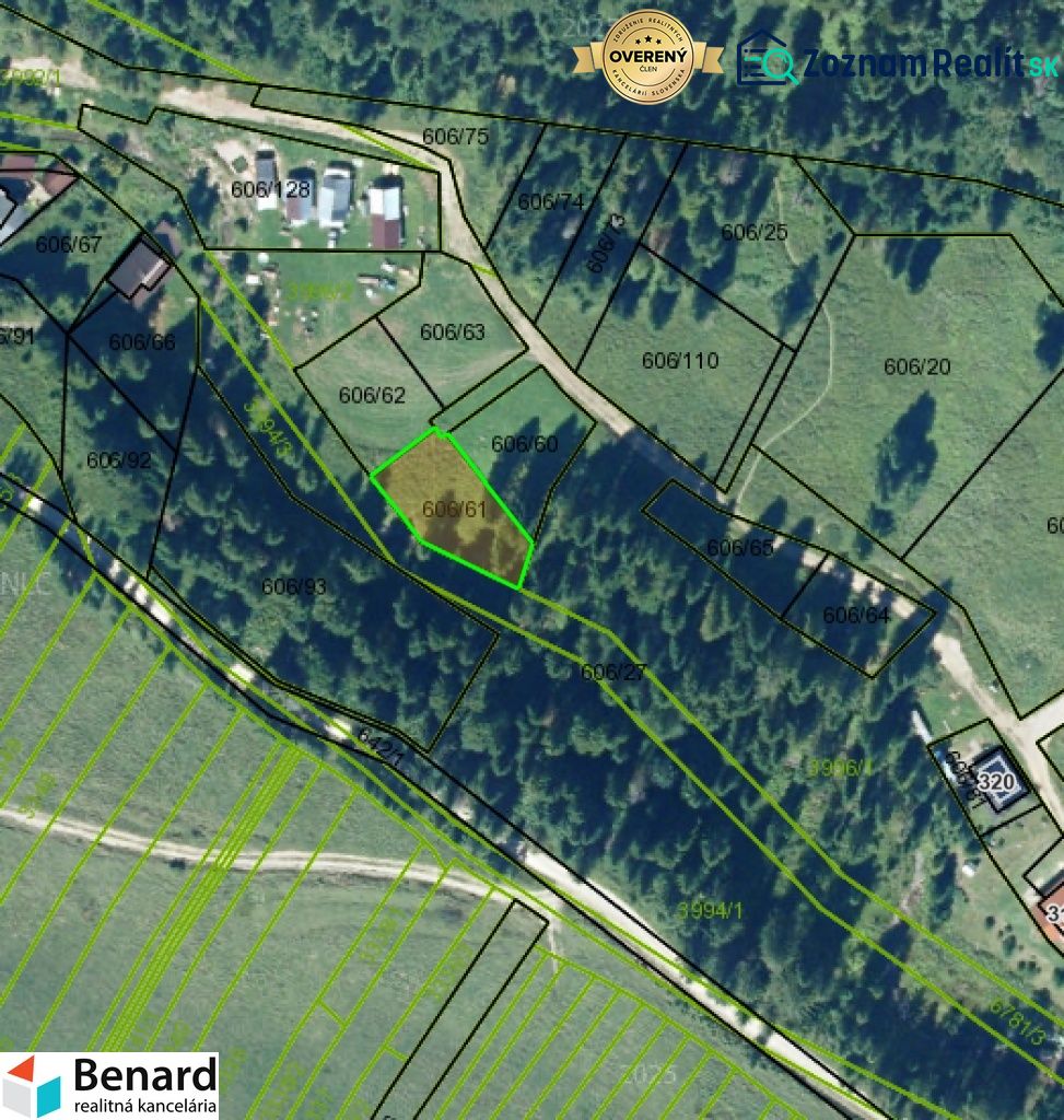 Karte der Erholungsgrundstücke in Litmanová, mit markierten Parzellen und umliegenden Wäldern.