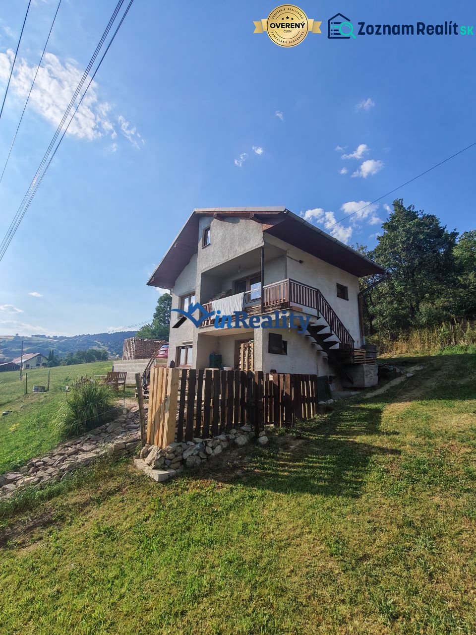 Einfamilienhaus in der Pivnička-Straße 430 in Hriňová mit einem weitläufigen Grundstück und Ausblick.