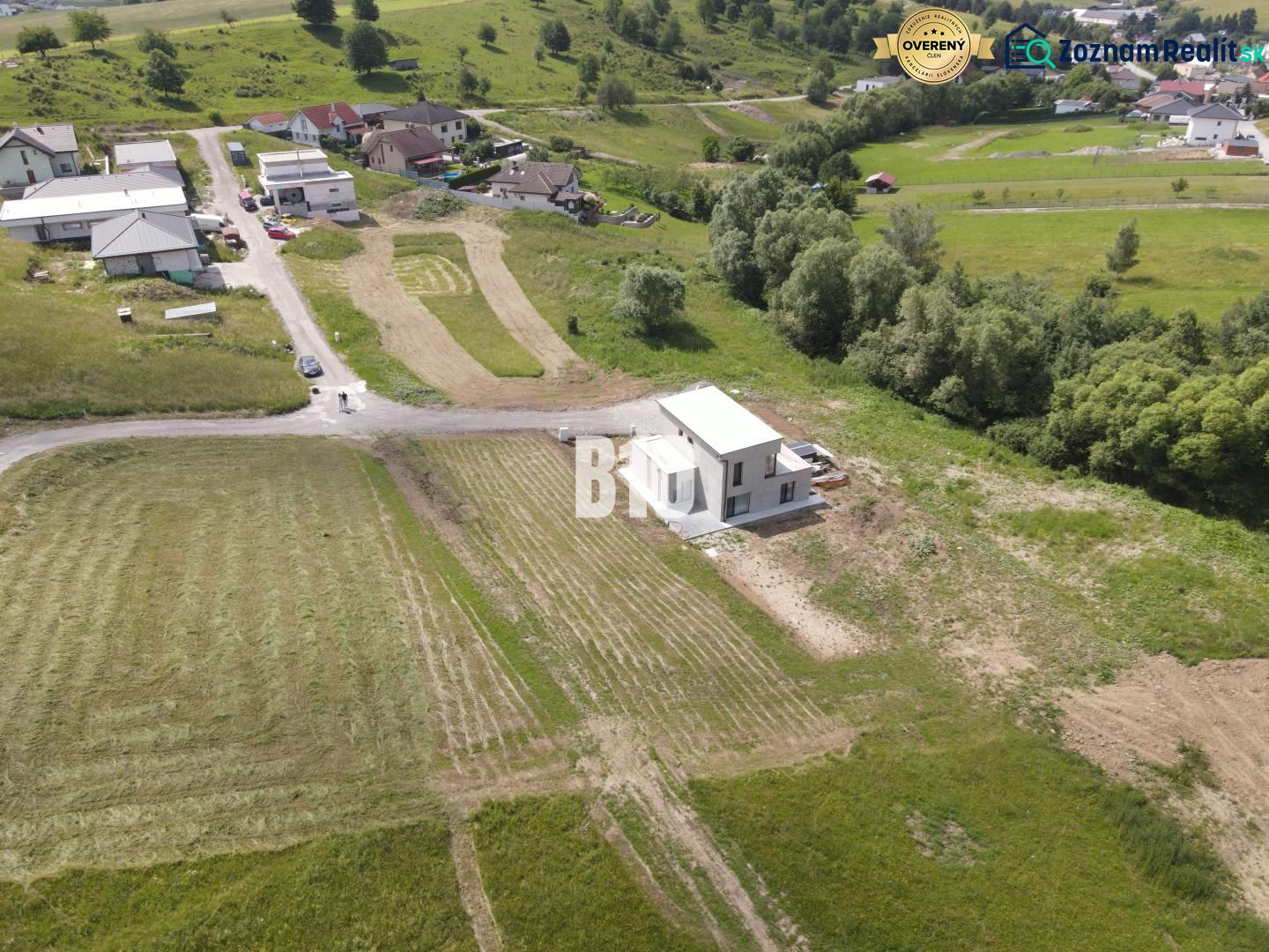 Wiesen und Einfamilienhäuser in der Umgebung von Bitarová, geeignet für Grundstücke - Wohnen.