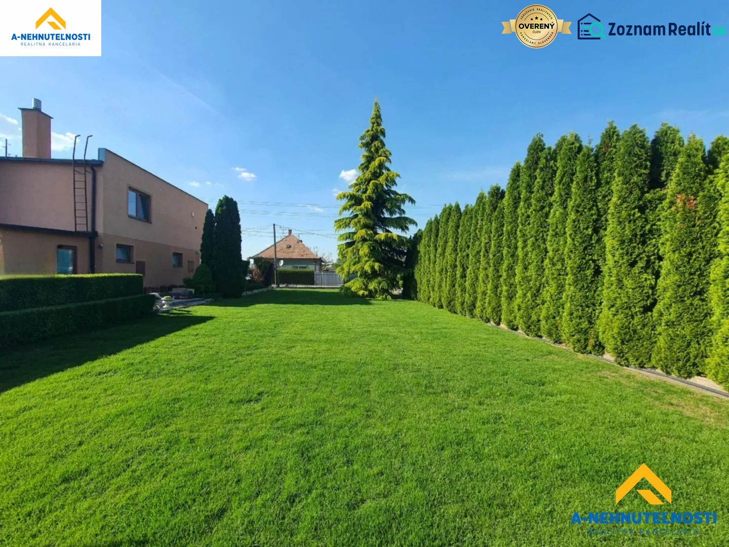 Der Garten mit Rasen in Dolný Štál ist ideal für Grundstücke - Wohnen.