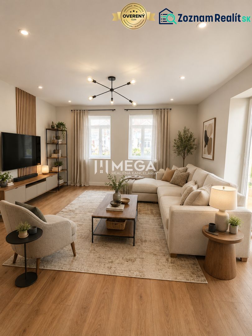 Wohnzimmer in einem Einfamilienhaus mit großem Sofa und Boden in Holzoptik.