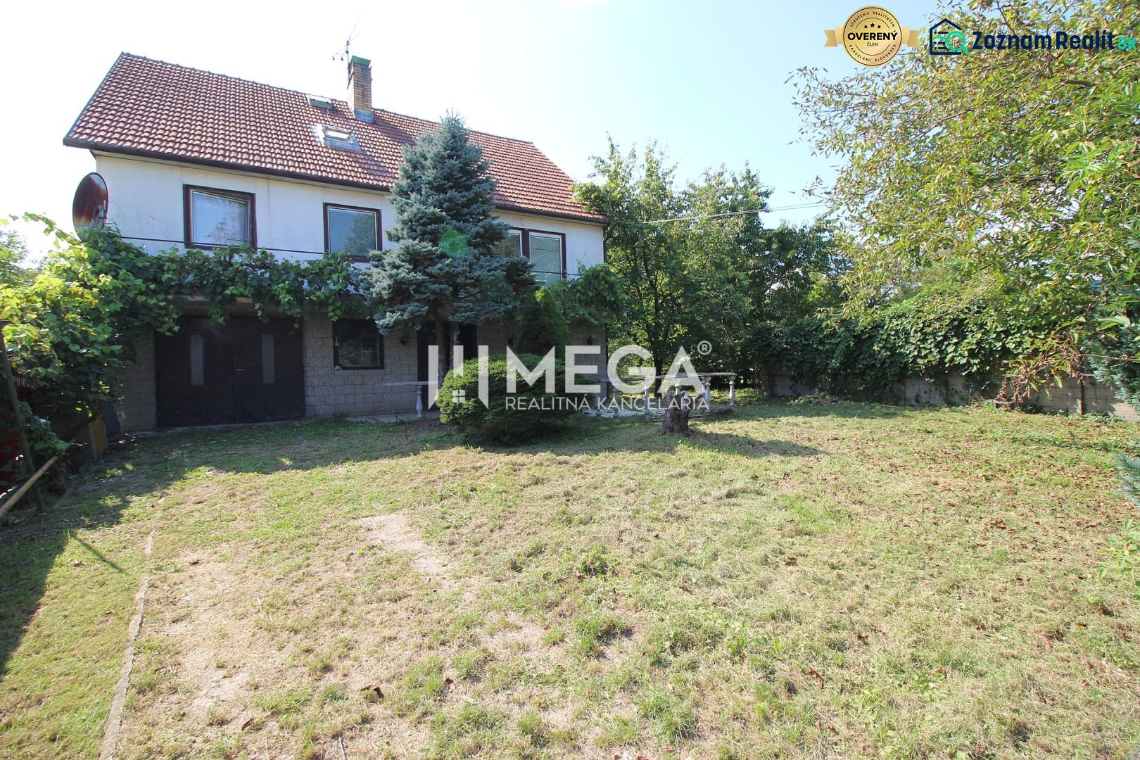 Einfamilienhaus in der Kudlovská-Straße in Humenné mit gepflegtem Garten und Terrasse.