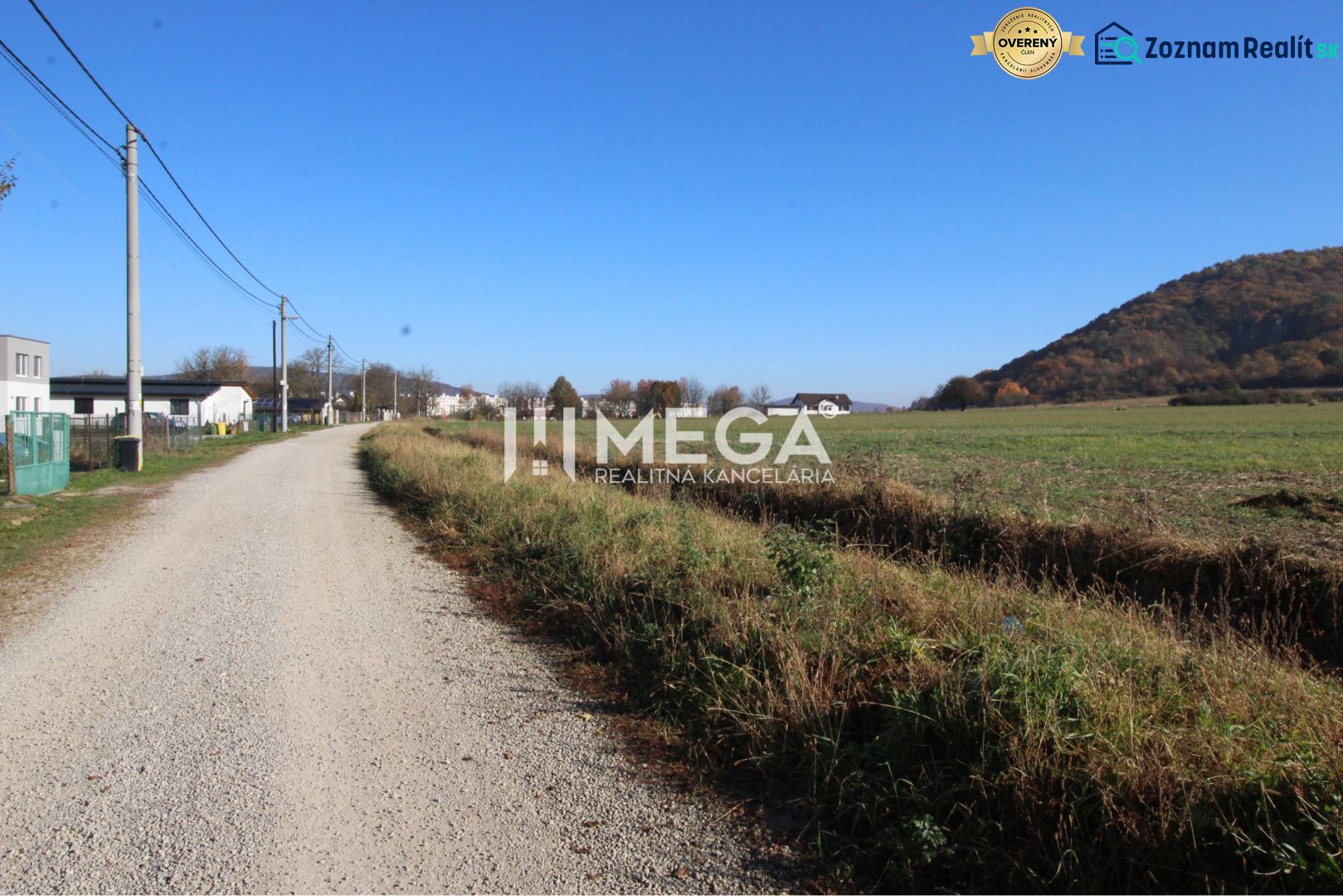 Natürliche Landschaften in Jasenov, geeignet für Grundstücke - Wohnen mit Feldweg.