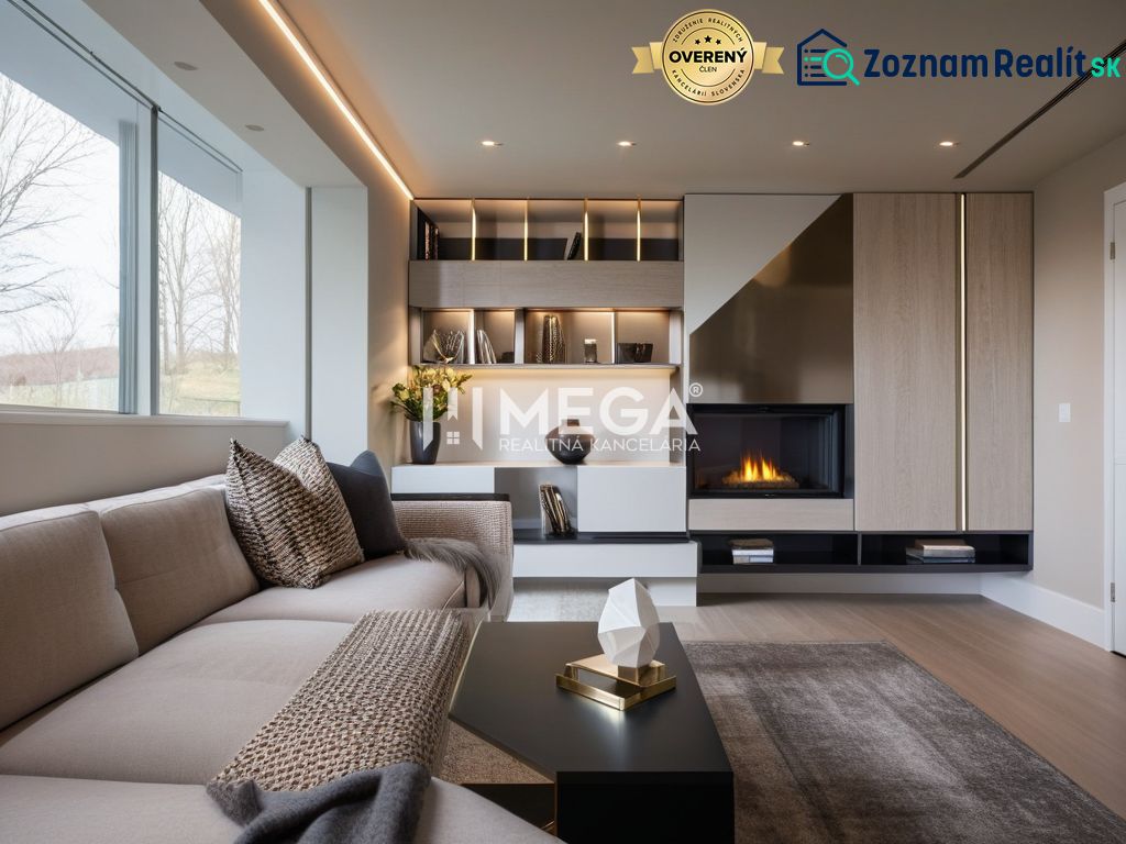 Wohnzimmer in einem Einfamilienhaus mit Kamin, Sofa und Holzboden.