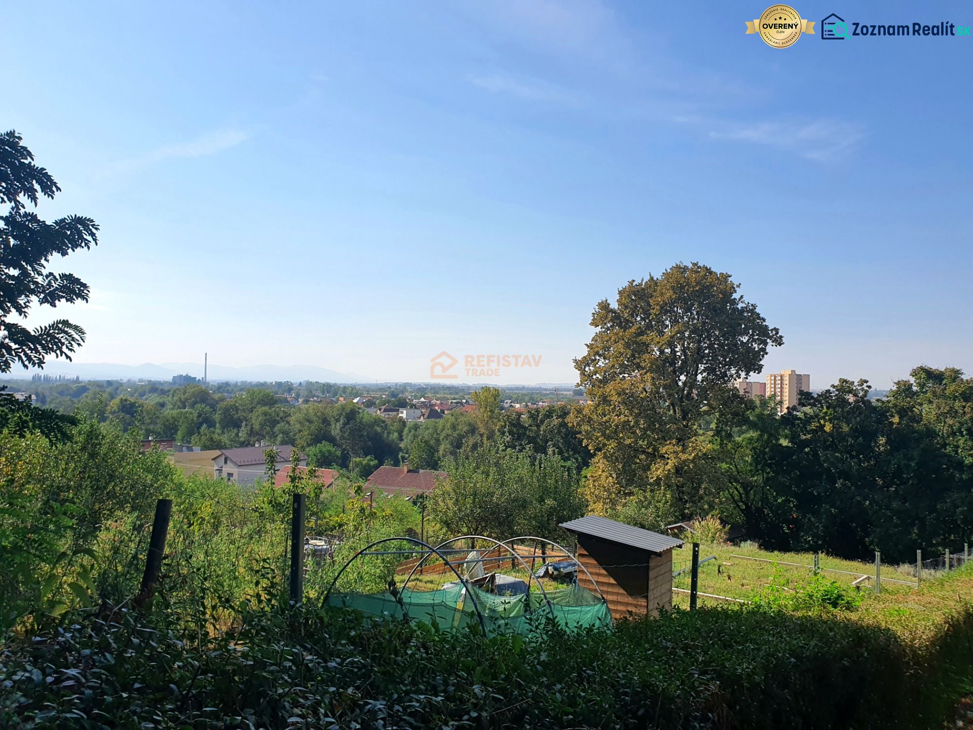 Blick auf die Gärten in Košice, Stadtteil Krásna, Ul. 1. Mai, Naturszenerie.