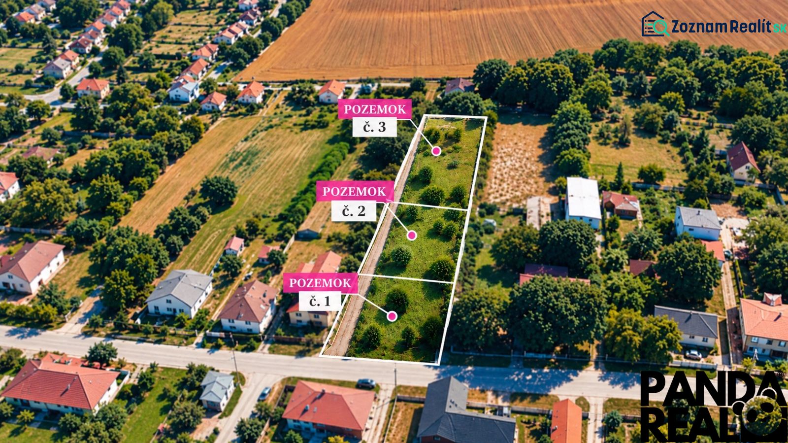 Luftaufnahme von Baugrundstücken in Čermany, die sich zum Wohnen eignen.