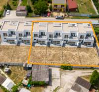 Bau von Häusern in Horná Streda in der Straße Horná Streda mit hervorgehobenen Grundstücken.