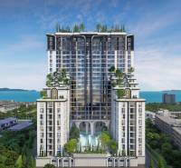 Wohnungsbau in der Stadt Pattaya mit Meerblick und grünen Terrassen.