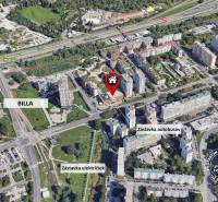 Luftaufnahme von Geschäftsräumen in Bratislava - Petržalka in der Bosákova-Straße.