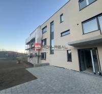 Neubau eines Wohnhauses in Pezinok in der Pezinska-Straße mit Dämmarbeiten.