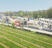 Neue Apartments in Pezinok, Pezinok, in der Nähe von Weinbergen. Geeignet für eine 2-Zimmer-Wohnung.
