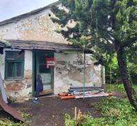 Älteres Haus in der Holubyho-Straße in Pezinok, geeignet für Grundstücke - Wohnen.