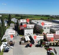 Lager- und Hallenkomplex in der Púchovská-Straße in Bratislava III mit Objektkennzeichnungen.