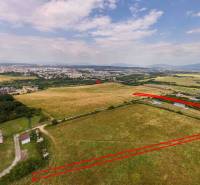 Luftaufnahme von landwirtschaftlichen und forstwirtschaftlichen Flächen in Košice - Stadtteil Luník IX.