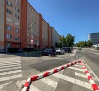 Wohngebäude in der Ondavská-Straße in Košice, Stadtteil Západ, Raum für eine 3-Zimmer-Wohnung.