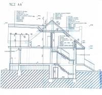 Bauplan eines Einfamilienhauses mit Dämmsystem, Konstruktion und Treppen.
