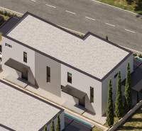 Draufsicht auf eine 4-Zimmer-Wohnung in Mandre mit Parkplatz und kleinem Pool.