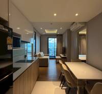Küche und Esszimmer in einer 3-Zimmer-Wohnung mit Blick vom Balkon.