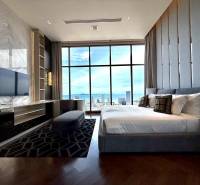 Luxuriöses Schlafzimmer in einer 4-Zimmer-Wohnung mit herrlichem Blick auf Pattaya.