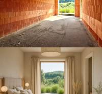 Bauprojekt eines Einfamilienhauses in Trnové Žilina und ein eingerichtetes Schlafzimmer mit Fenster zum Garten.
