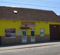 Geschäftsräume in Borský Svätý Jur mit der Aufschrift 
