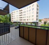 Blick vom Balkon einer 2-Zimmer-Wohnung in der Sadová-Straße in Senica.