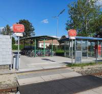 Bahnhof mit Fahrradunterstand in St. Andrä am Zicksee.