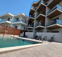 Ferienwohnung in Ksamil mit Pool und großer Terrasse zum Entspannen.