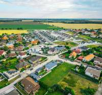 Luftaufnahme von Wohnhäusern auf der Majerská in Nová Dedinka, Grundstücke - Wohnen.