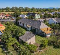 Luftaufnahme von Häusern und Gärten in Sečovce, geeignet für Grundstücke - Wohnen.