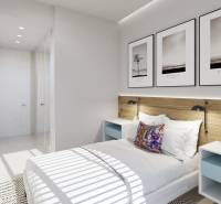 Helles Schlafzimmer in einer 3-Zimmer-Wohnung mit weißen Möbeln und dekorativen Bildern an der Wand.