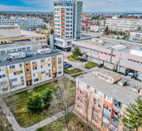 Blick auf Wohnhäuser und Umgebung in der Zornička-Straße in Galanta.