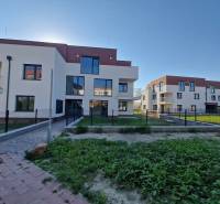 Neubauten in der Vtáčia-Straße in Senec bieten stilvolles Wohnen in einer 3-Zimmer-Wohnung.